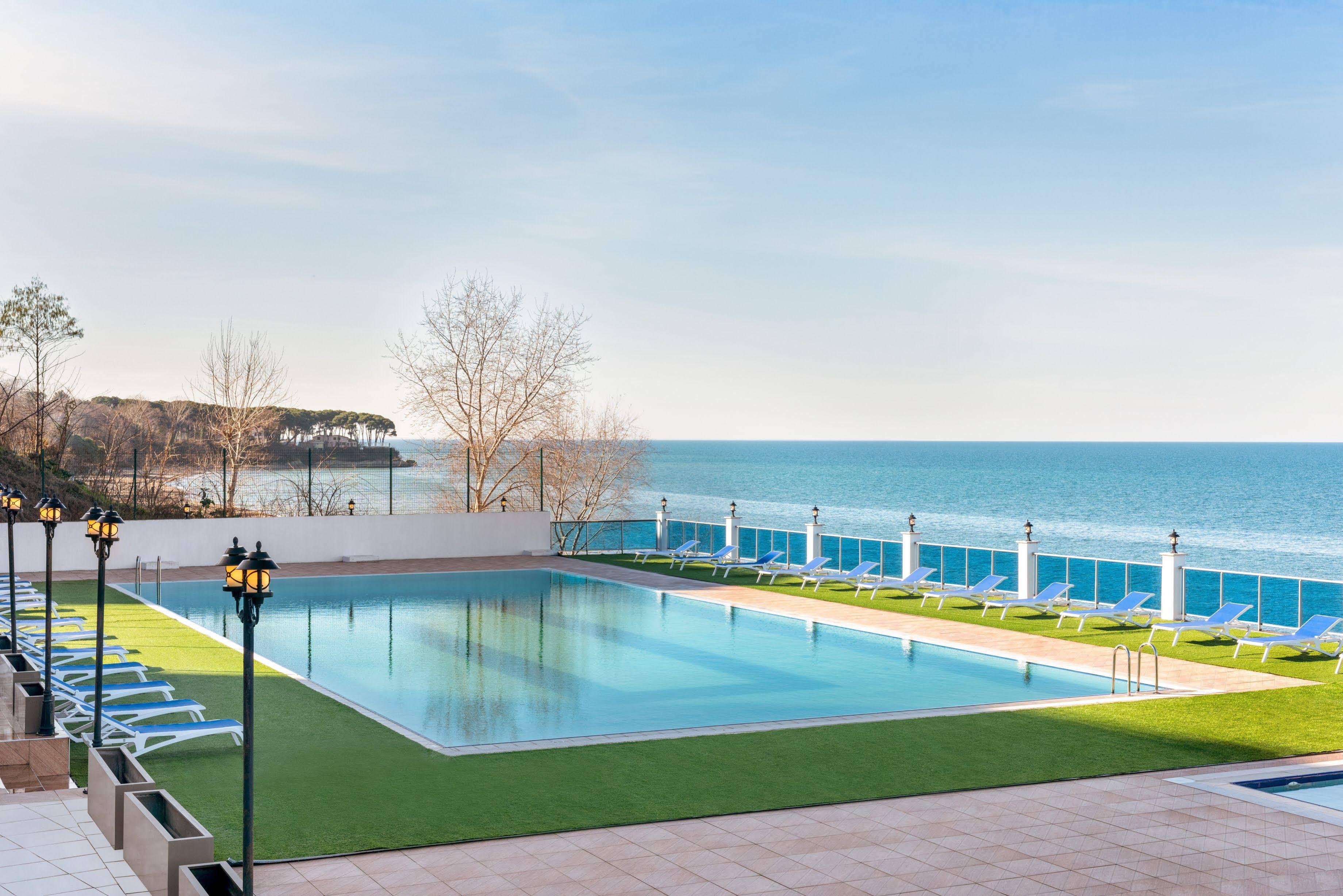 Ramada Resort By Wyndham Unye Eksteriør billede