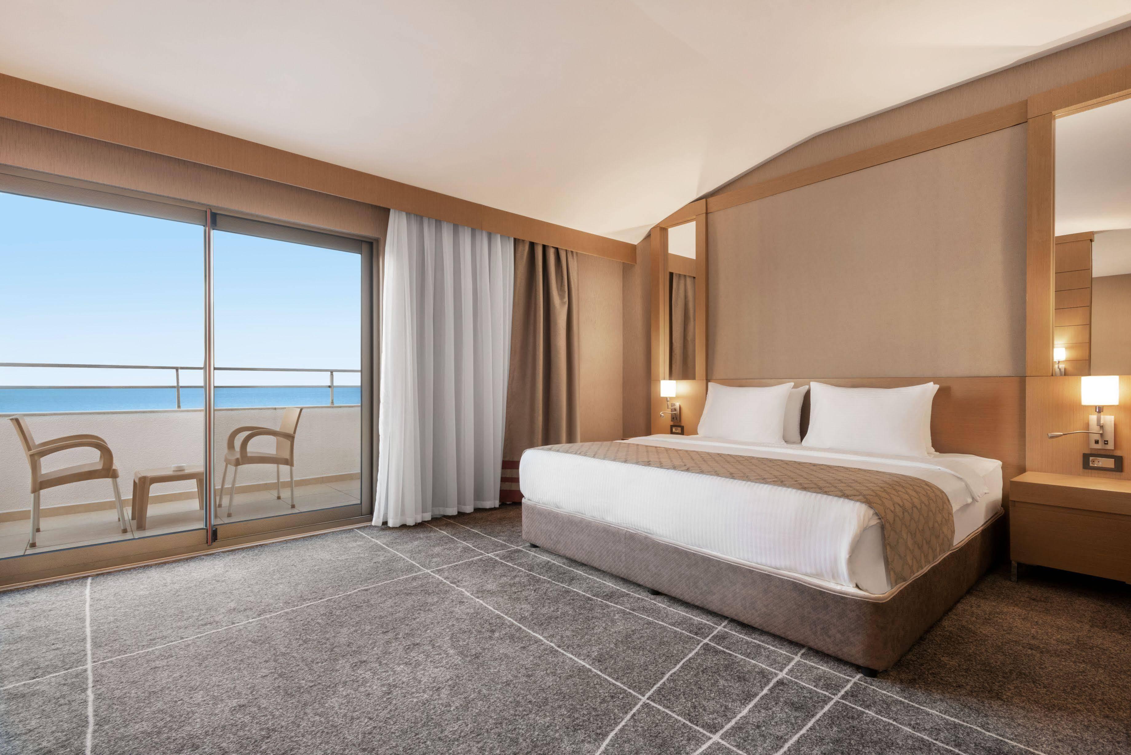 Ramada Resort By Wyndham Unye Eksteriør billede