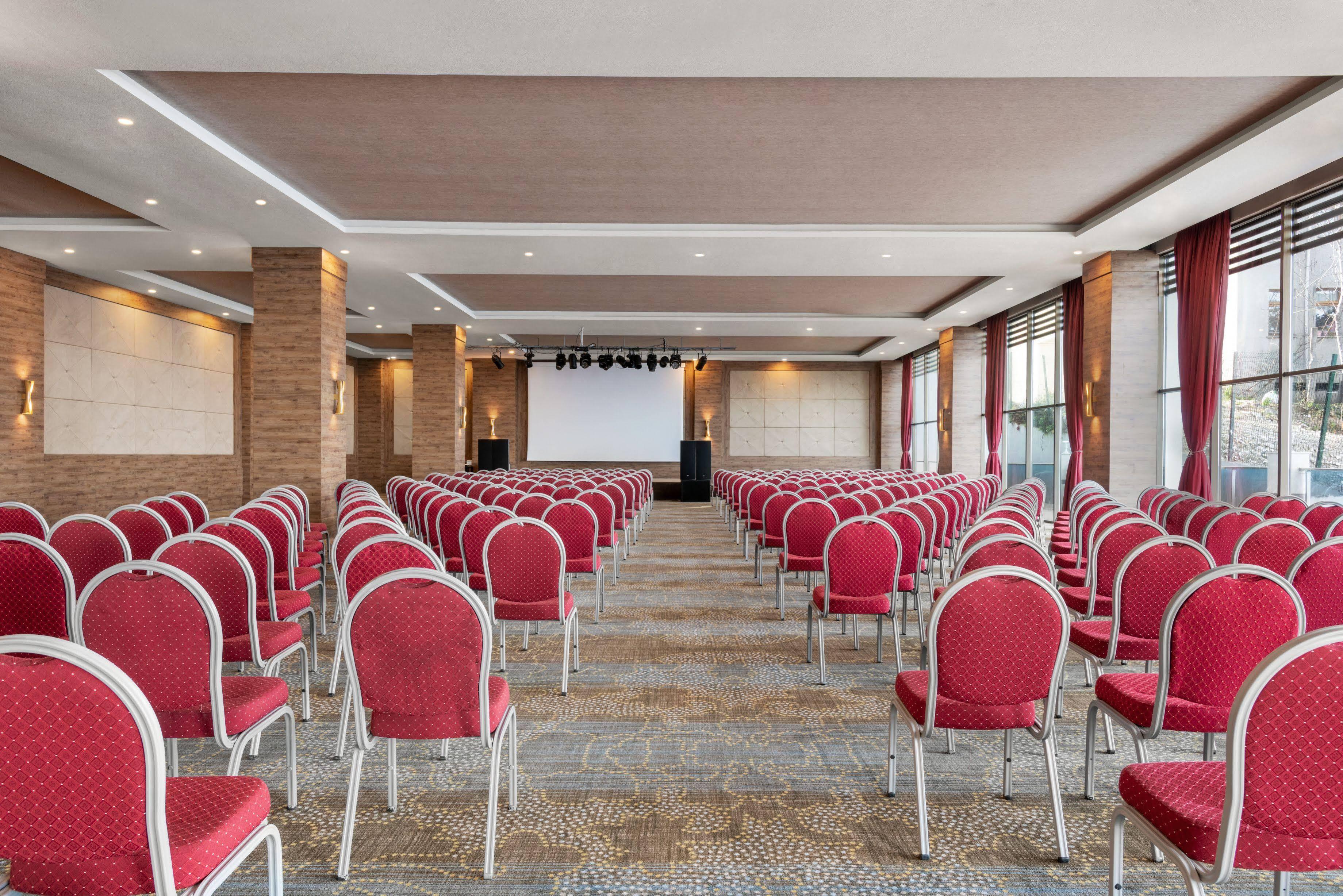 Ramada Resort By Wyndham Unye Eksteriør billede